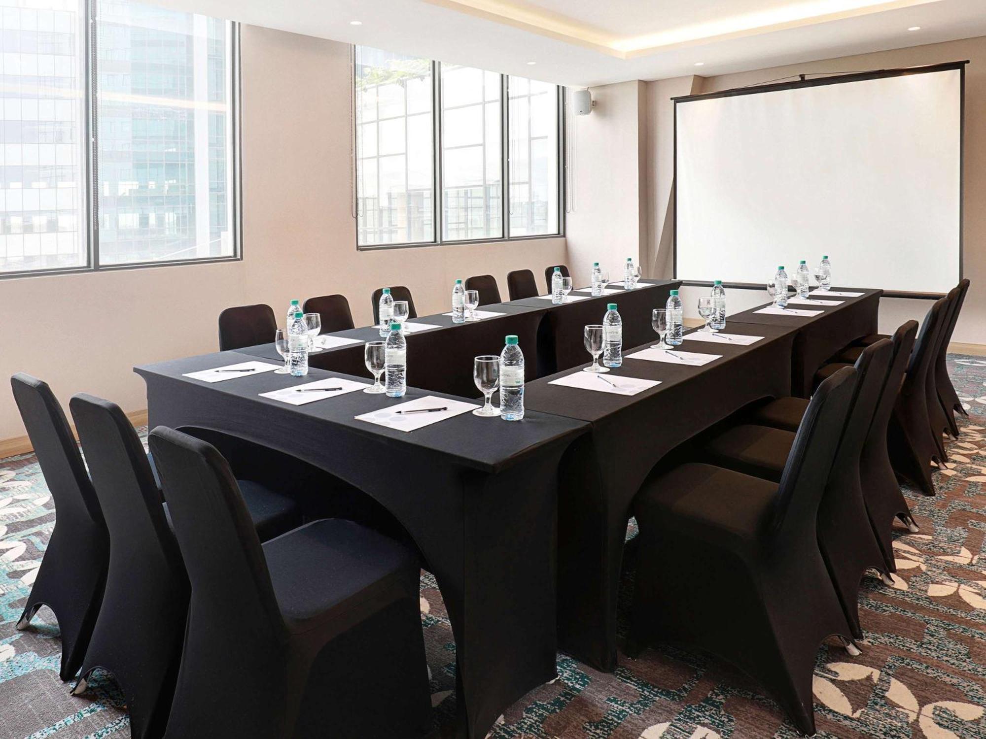 Novotel Samator Timur Hotel 4*